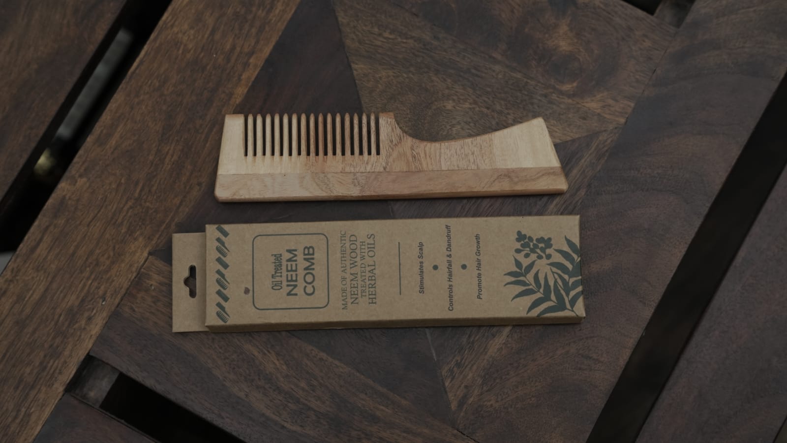 EcoDrops Oil Treated Neem Comb – With Handle